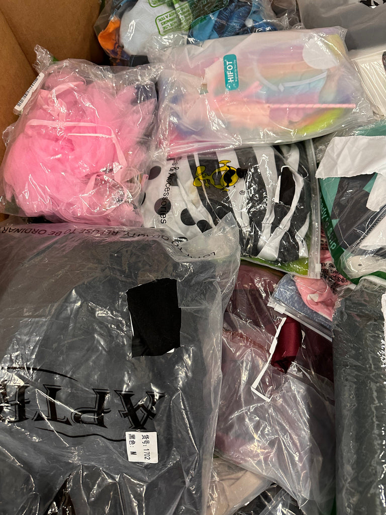 liquidationdeals.ca Amazon Mixed Clothing & Bedding Pallet 1
