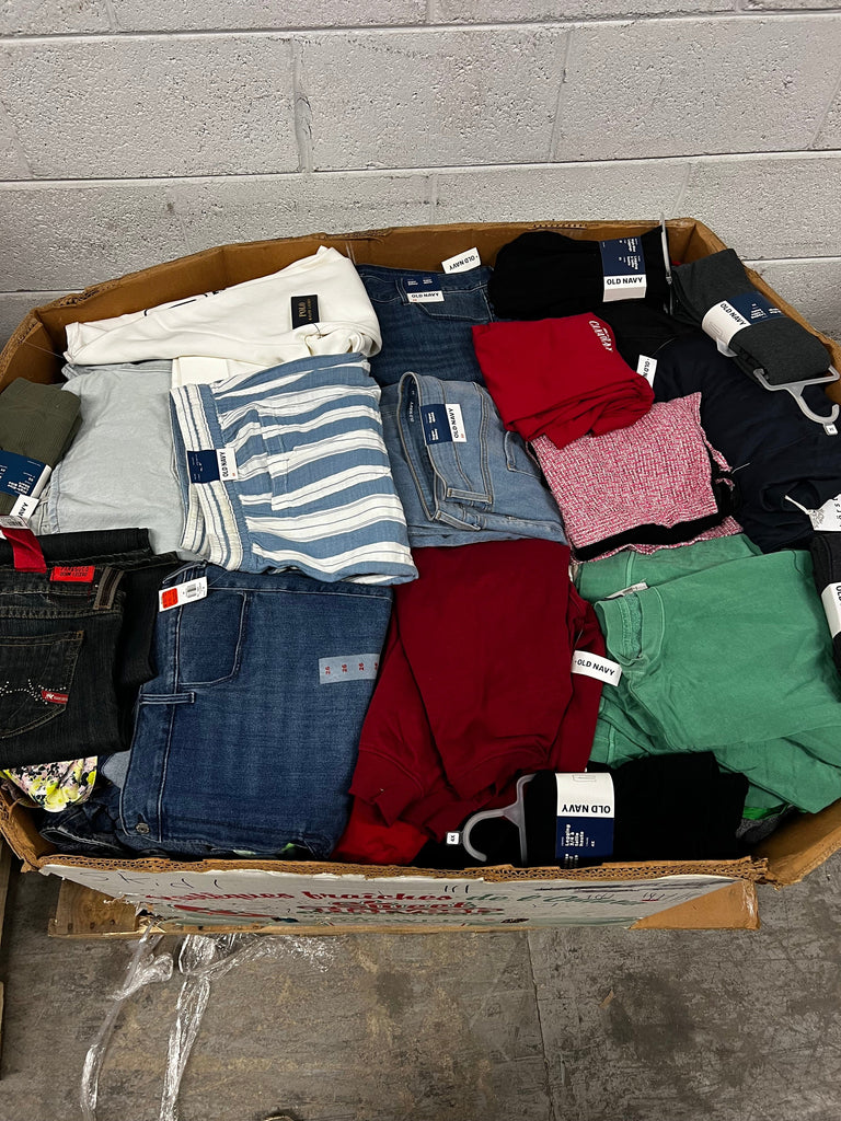 liquidationdeals.ca Clothing Pallet Mixed Retailers #1