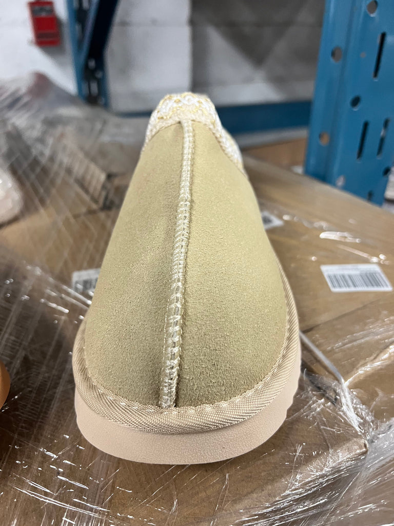 liquidationdeals.ca Slippers Pallet #2 | Liquidation Wholesale Pallet